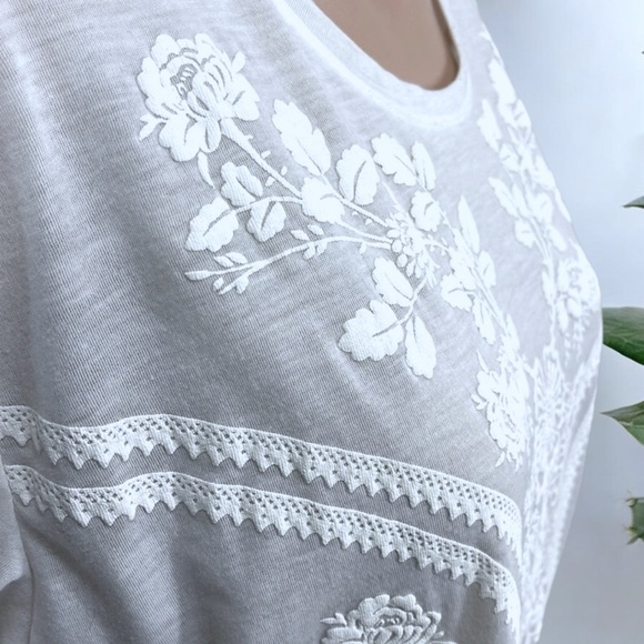 NEW Forever 21 Embossed Rolled-Up Sleeve Top - Picture 11 of 16